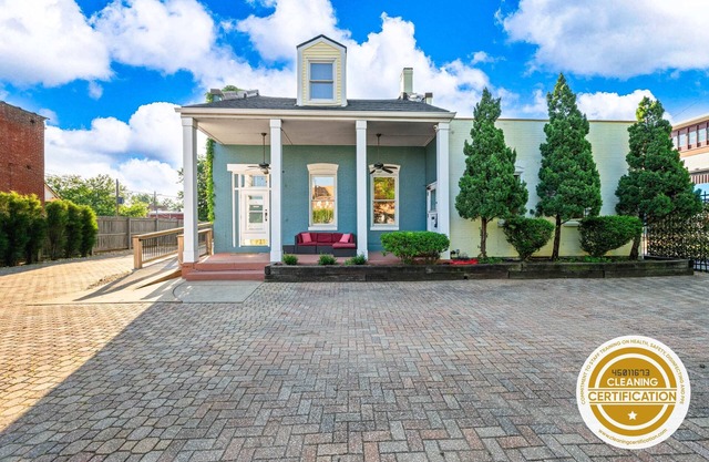 Sprawling Gated 4BR W/Fire Pit!/ABODEbucks