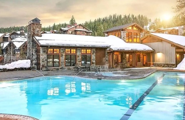 Spring Break! Luxurious Ski-In · Ski-Out Resort!n
