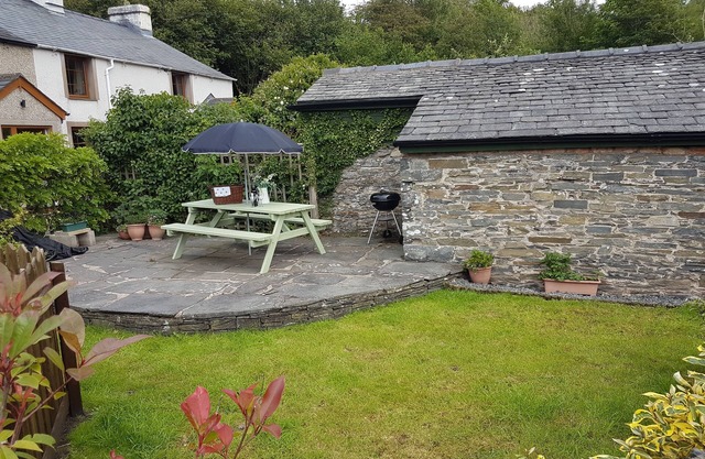 'Spring Garden' Dog Friendly, Comfy Cottage