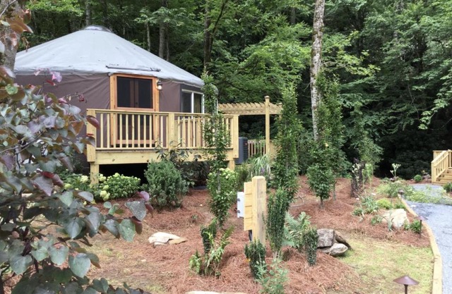 Spring Ridge Luxury Yurt - Creekside Glamping with Private Hot Tub