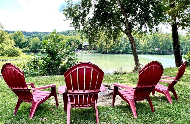 Spring River Waterfront Cabin - Walking Distance to Downtown Hardy & Loberg Park