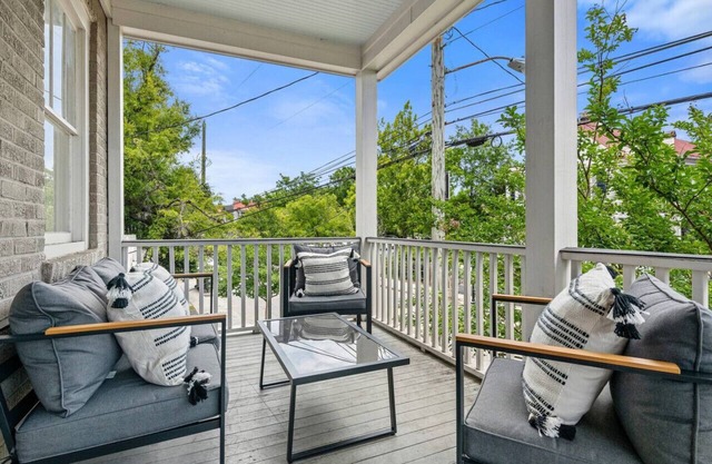 Spring St - Downtown - Walk Everywhere!