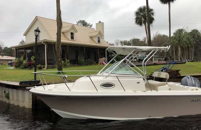 Springfed Canal on Lake George/Large 4 Bedroom house on water/Boat Ramp/Hot Tub