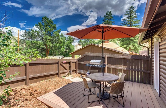 Spruce Cabin- MTN Views- River Access-Fire Pit!