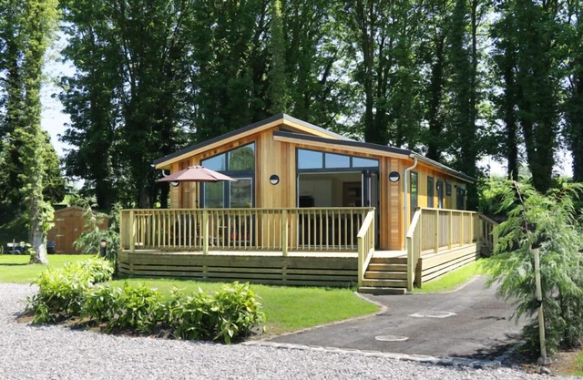 SQUIRREL LODGE, family friendly, luxury holiday cottage in Gargrave