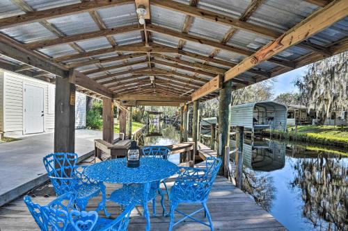 St Johns River Canal Home with Grill!