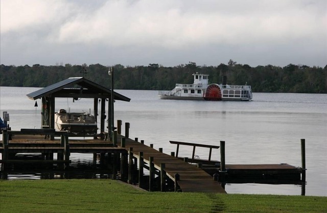 St Johns River Front Home Huge Deck, Dock & Boathouse & Wifi