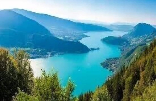 ST-JORIOZ, Lake Annecy, SUPERB recent T3 apartment, fully equipped, ideal location
