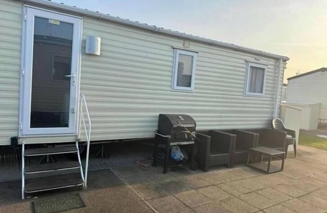 St Osyth Beach 3-Bed Caravan, Sleeps 8, Parking