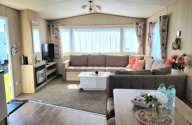 St Osyth- Sleeps8-freeparking-wifi-holidaypark