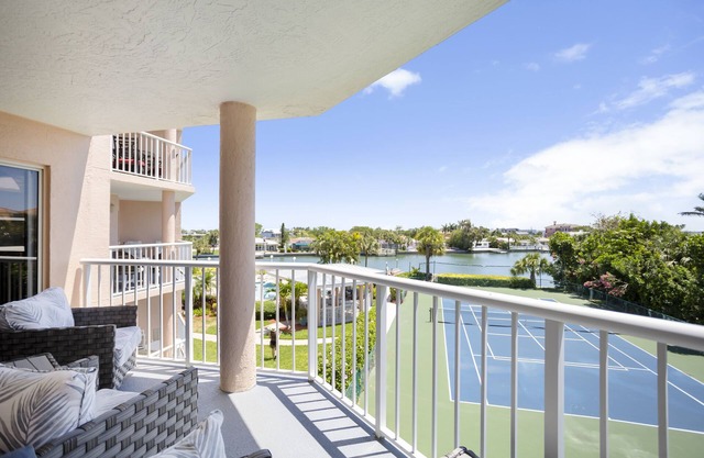 St. Pete Serenity/Free Amenities/Steps to Beach