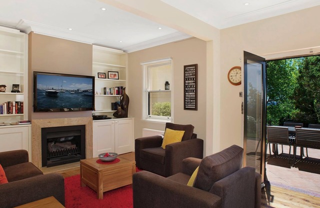 St Raphael - Convent Leura