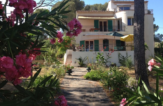 St RAPHAEL Furnished STUDIO 4 * - 5mn walk from the beach - superb sea view