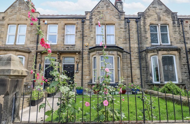 ST RONANS, family friendly, with a garden in Bishop Auckland