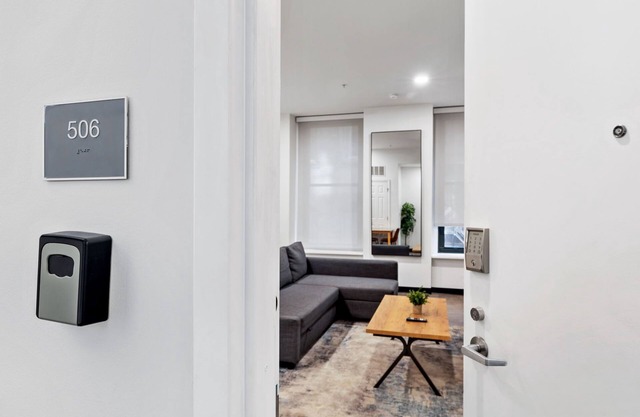 Stadium Luxurious Getaway in Downtown