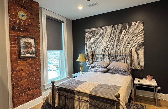 Stadium Stay #4 A 5 minute walk to Lucas Oil Stadium and free parking.