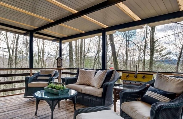 Stag's Pass, 3 BR/ 2 baths of mountain chic within 2 miles of Main Street