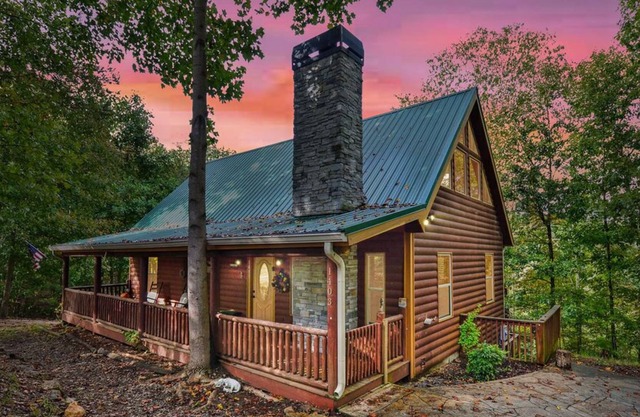 'Stairway to Heaven' Cabin on Talking Rock Creek!