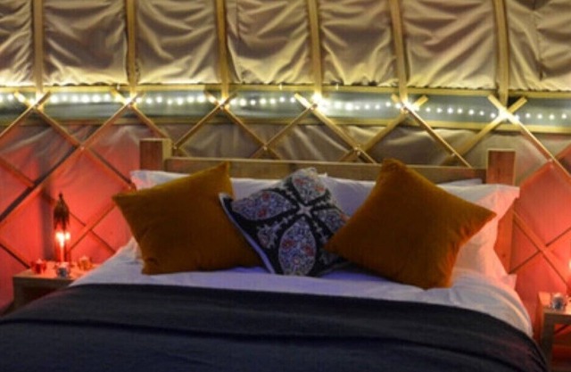 Stamford Meadows Glamping - Orchard Yurt Site with Hot Tub