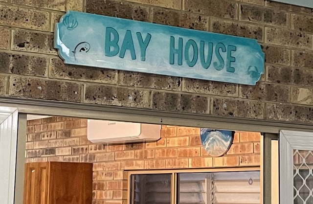 Stanage Bay decked-out, spacious beach house with air-conditioning, boat-parking