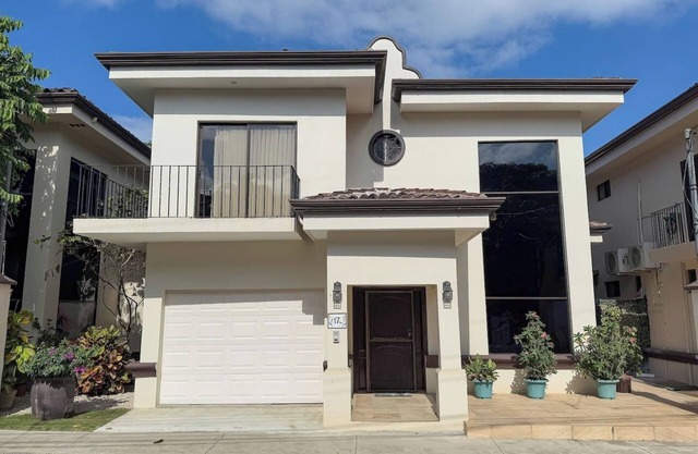 Stand-alone 3BR home in beautiful oceanfront subdivision - for families! Newly renovated