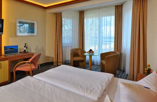 Standard Double Room with Sea View - Strandhotel Seerose Kölpinsee