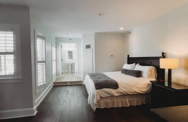 Standard Guestroom - 1 King · The Jefferson Inn Rm. 6