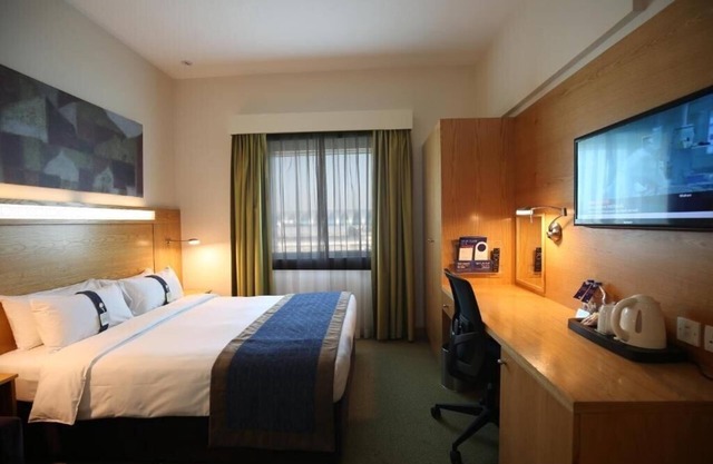 Standard Room Near Dxb Airport with Free Breakfast