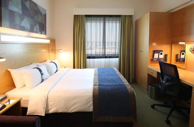 Standard Room Near Dxb Terminal 3 By Luxury Bookings