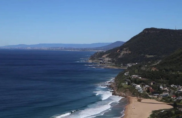 Stanwell Park Holiday House - Only 300 Metres to the Beach