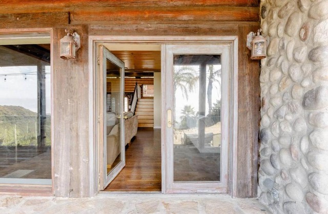 STARGATE RESORT - Malibu