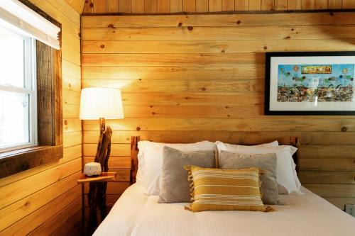 "Stars Hollow" Cozy Mini-Cabin in Muir Valley -RRG