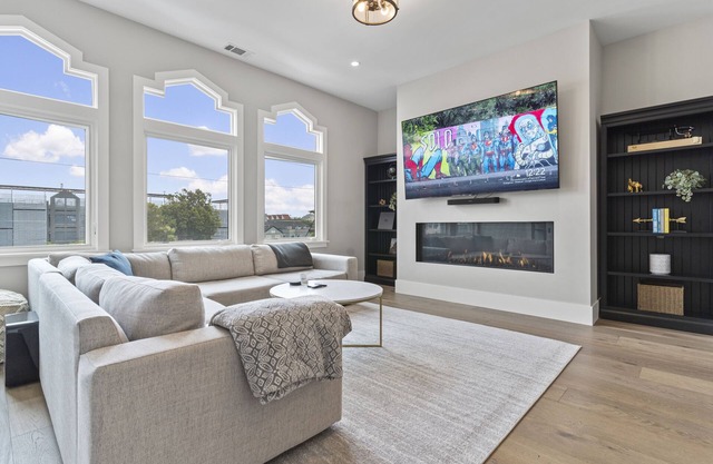 State-of-the-Art, Newly Renovated Cow Hollow Apt