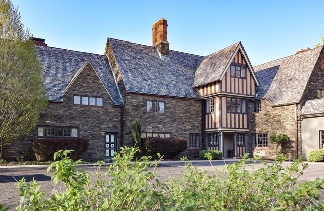 Stately and Historic Riverfront Mansion.Pet Friendly!