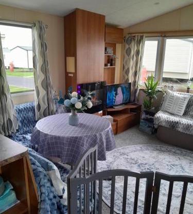 Static caravan - sleeps 8