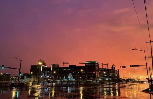 Stay at the Premier Packer Property in Green Bay!
