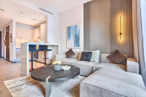 STAY BY LATINEM Luxury 1BR plus study Holiday Home CC 2408