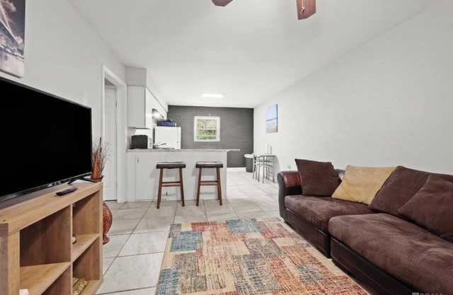 Stay close to LSU's Tiger Stadium and downtown.