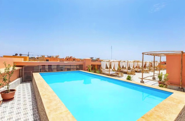 -Stay in 3 Bedroom Duplex - 2 Pools