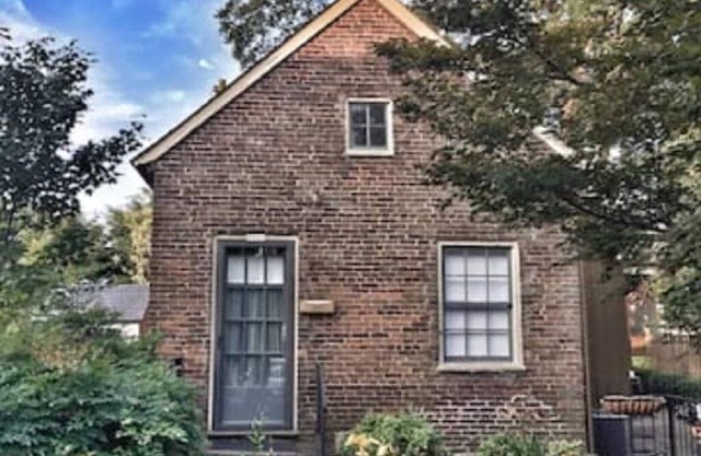 Stay in a historic Early 1800s Guest House!