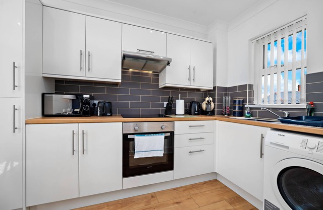 Stay In Cardiff Canton St. John's Court Apartment