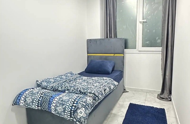 "Stay in the heart of Downtown: steps from Dubai Mall, Burj Khalifa, and more!"