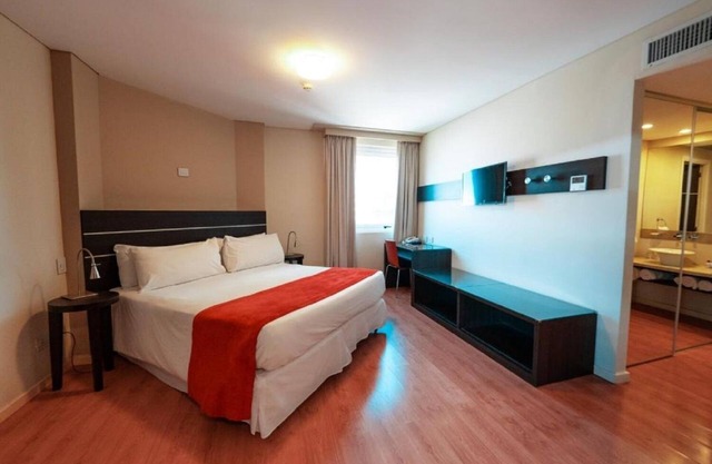 Stay Like a Local | Great Location | Walk to Major Attractions & Budget Friendly