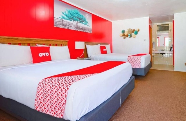 Stay Near Laura Ingalls Museum, Pets Allowed, Free Parking Included