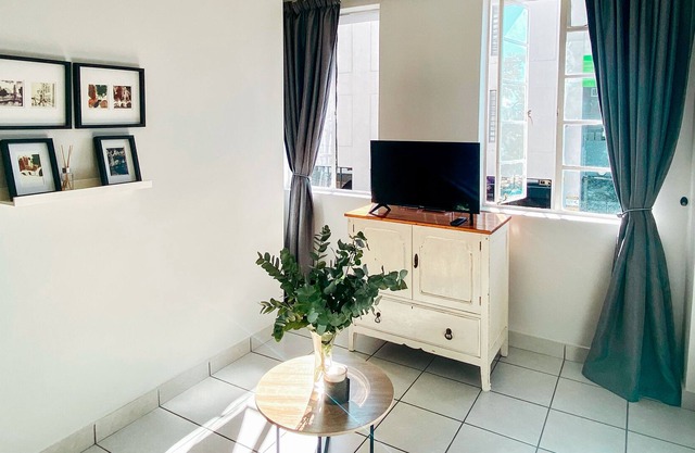 Stay on Main - Studio Apartment