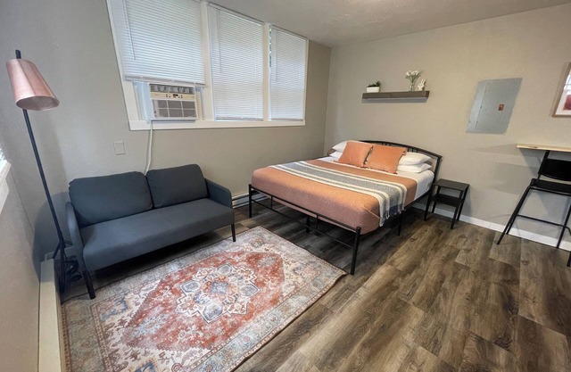 Stay on Spring, Sleeps 2, Suite, DTSF, Pet Friendly, #4