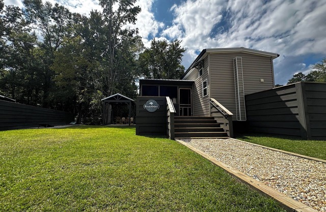 Stay Small at Lake Waccamaw