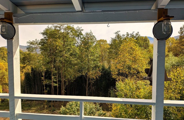 Stay with Confidence-24 hr Views-Hot Tub-Fast WiFi-Carport