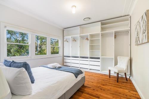 StayAU 4BRM Charming Modern Home in Mt Colah