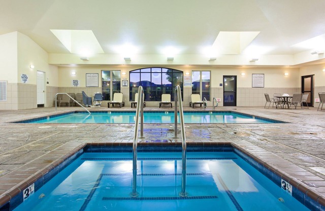 Staybridge Studio! Pool & Hot Tub. Free Breakfast. Explore Wine Country!